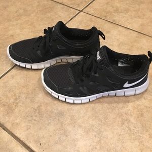 Nike Black & White Shoes // Size 5Y
